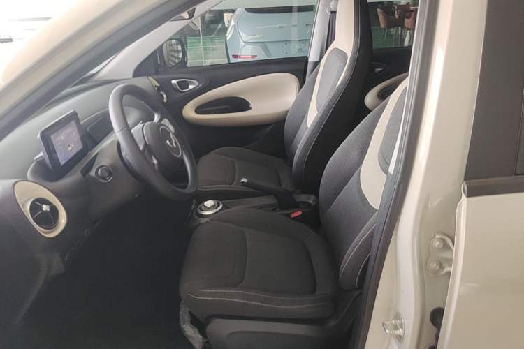 Used Wuling Bingo 2023 203km Light Edition Left Front Seat