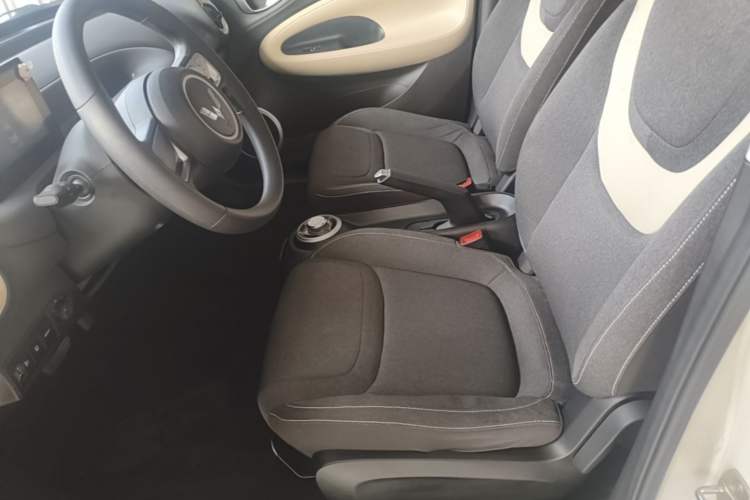 Used Wuling Bingo 2023 203km Light Edition Left Front Seat