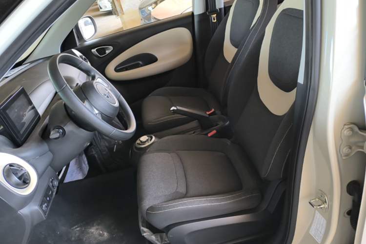 Used Wuling Bingo 2023 203km Light Edition Left Front Seat