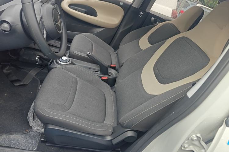 Used Wuling Bingo 2023 203km Light Edition Left Front Seat
