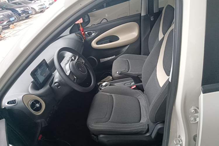 Used Wuling Bingo 2023 203km Light Edition Left Front Seat