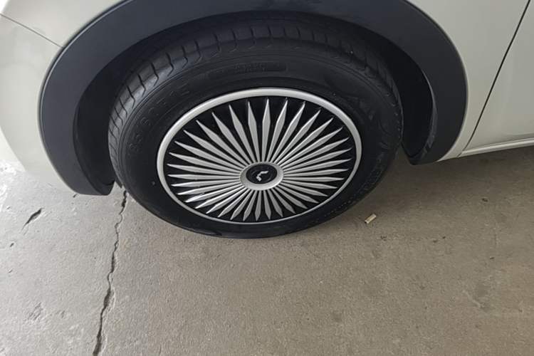 Used Wuling Bingo 2023 203km Comfort Edition Left Front Wheel Hub