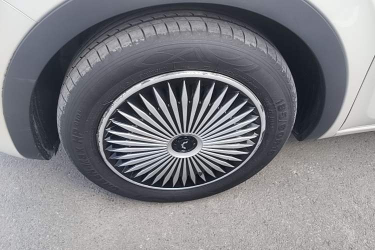 Used Wuling Bingo 2023 410 km Lingxi Deluxe Edition Left Front Wheel Hub