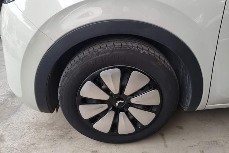 Used Wuling Bingo 2023 333 km Enjoyment Version Left Front Wheel Hub