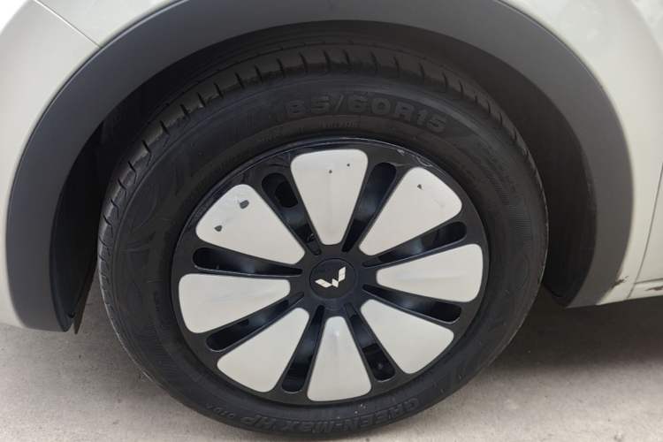 Used Wuling Bingo 2023 333 km Lingxi Connected+ Version Left Front Wheel Hub