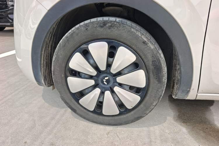 Used Wuling Bingo 2023 410 km Lingxi Deluxe Edition Left Front Wheel Hub