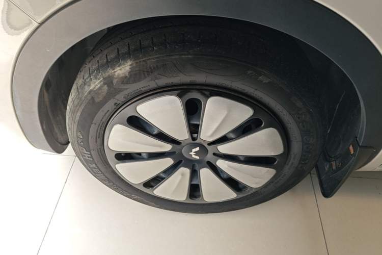 Used Wuling Bingo 2023 410 km Lingxi Deluxe Edition Left Front Wheel Hub
