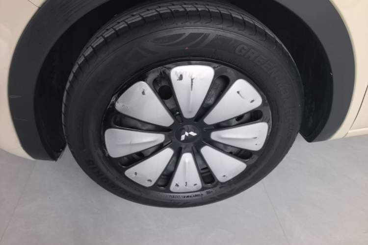 Used Wuling Bingo 2023 333 km Lingxi Connected+ Version Left Front Wheel Hub