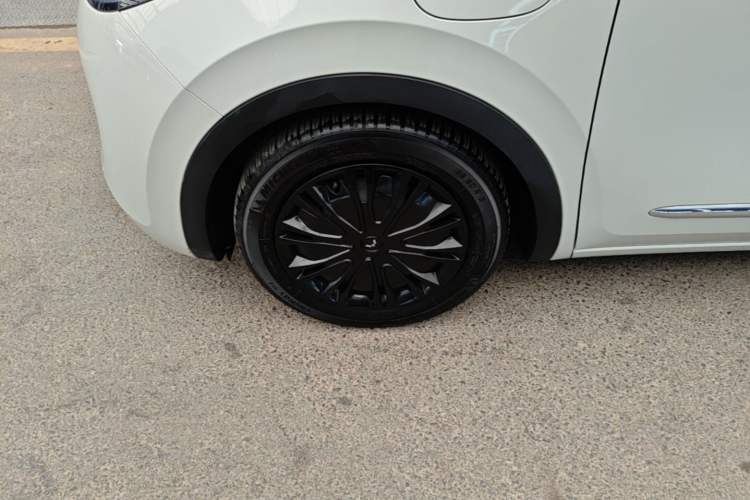 Used Wuling Bingo 2023 333 km Lingxi Connected+ Version Left Front Wheel Hub