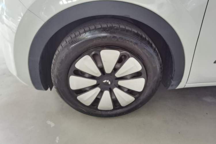 Used Wuling Bingo 2023 203km Comfort Edition Left Front Wheel Hub