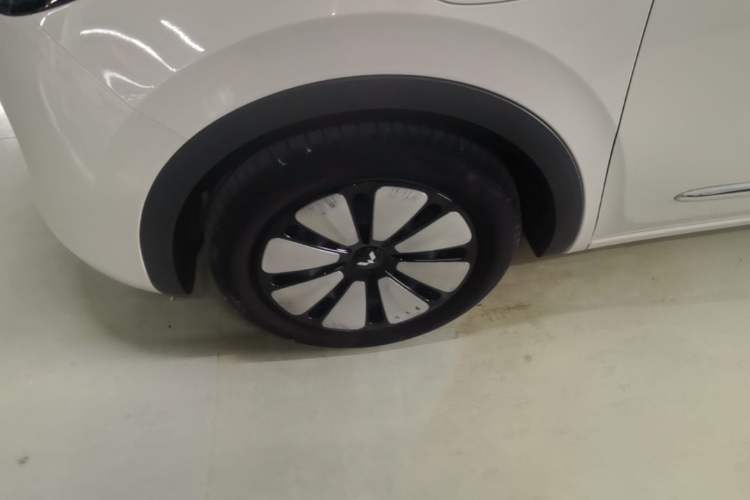 Used Wuling Bingo 2023 410 km Lingxi Deluxe Edition Left Front Wheel Hub
