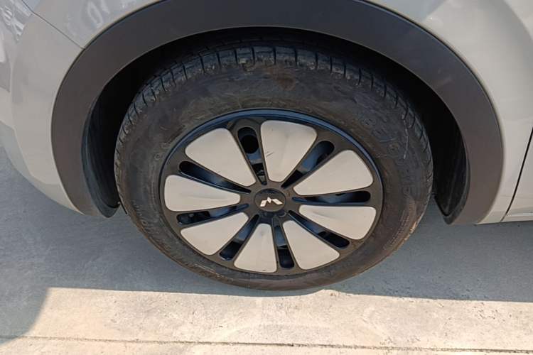 Used Wuling Bingo 2023 203km Comfort Edition Left Front Wheel Hub