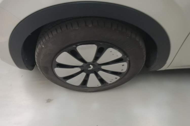 Used Wuling Bingo 2023 333 km Lingxi Connected+ Version Left Front Wheel Hub