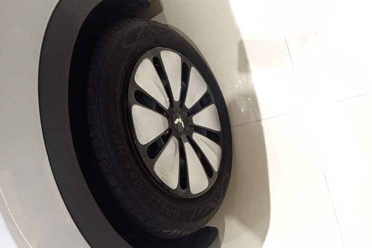 Used Wuling Bingo 2023 410 km Lingxi Deluxe Edition Left Front Wheel Hub