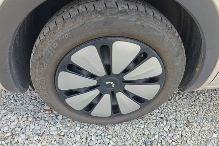 Used Wuling Bingo 2023 203km Comfort Edition Left Front Wheel Hub