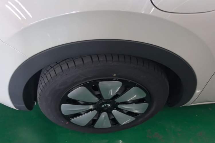Used Wuling Bingo 2023 333 km Lingxi Connected+ Version Left Front Wheel Hub