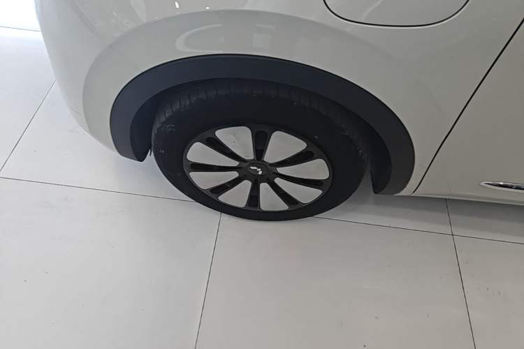 Used Wuling Bingo 2023 333 km Enjoyment Version Left Front Wheel Hub
