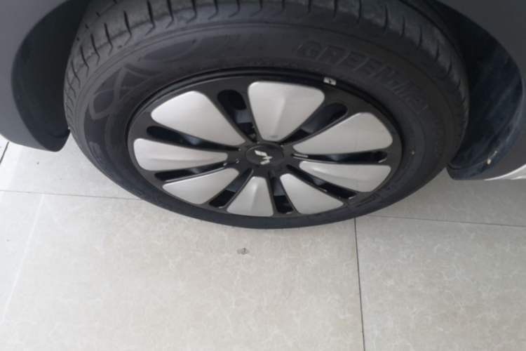 Used Wuling Bingo 2023 333 km Enjoyment Version Left Front Wheel Hub
