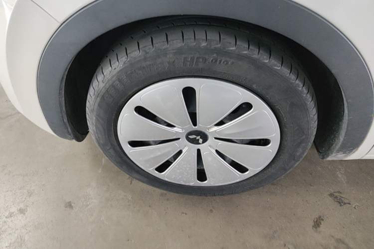 Used Wuling Bingo 2023 333 km Fast-Share Version Left Front Wheel Hub