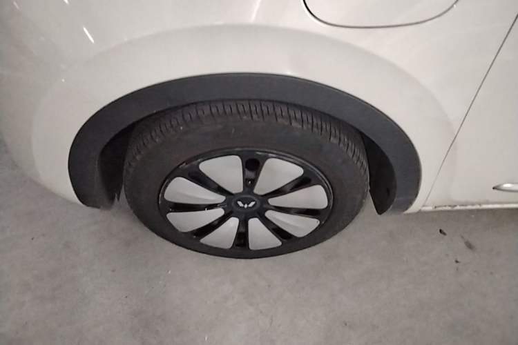 Used Wuling Bingo 2023 333 km Enjoyment Version Left Front Wheel Hub