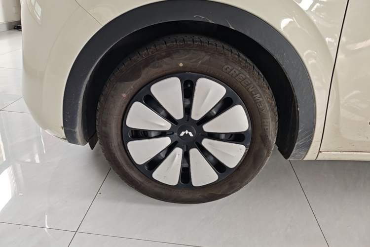 Used Wuling Bingo 2023 333 km Enjoyment Version Left Front Wheel Hub