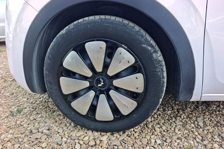 Used Wuling Bingo 2023 333 km Fast-Share Version Left Front Wheel Hub
