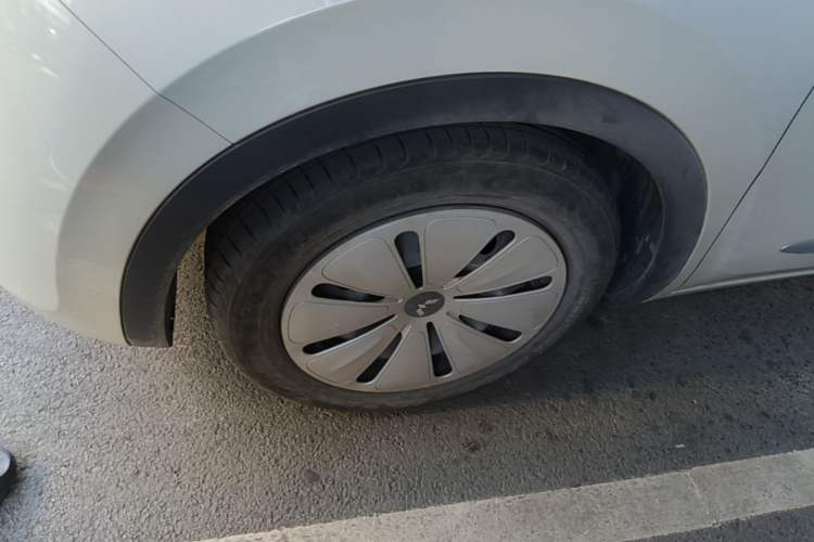 Used Wuling Bingo 2023 333 km Fast-Share Version Left Front Wheel Hub