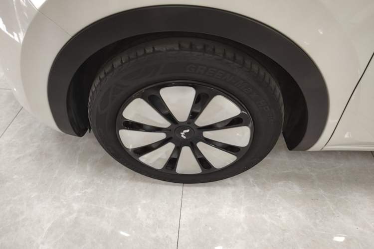 Used Wuling Bingo 2023 333 km Lingxi Connected+ Version Left Front Wheel Hub