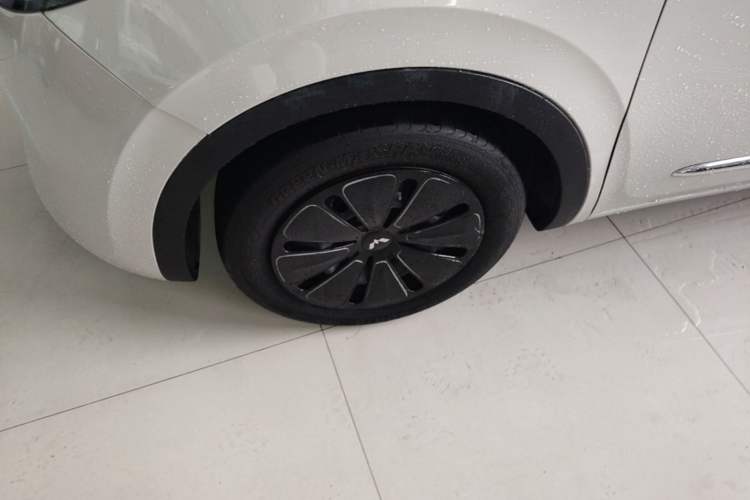 Used Wuling Bingo 2023 410 km Lingxi Deluxe Edition Left Front Wheel Hub