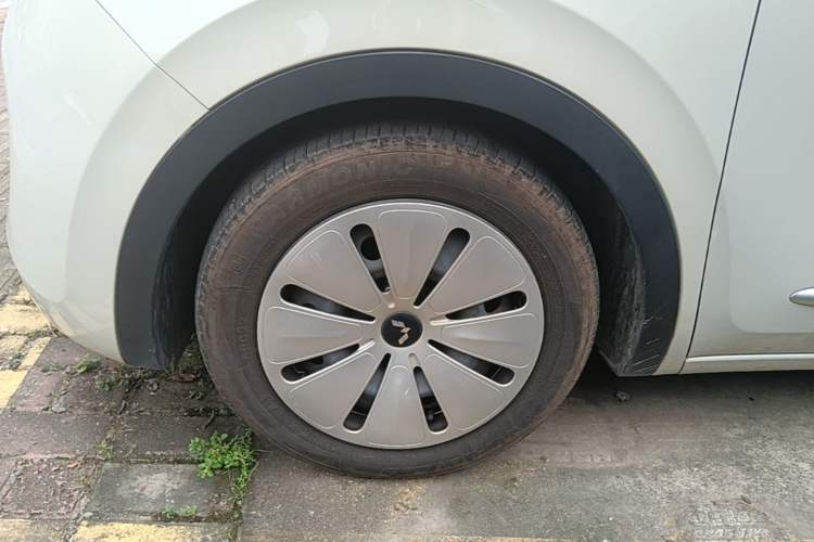 Used Wuling Bingo 2023 333 km Fast-Share Version Left Front Wheel Hub