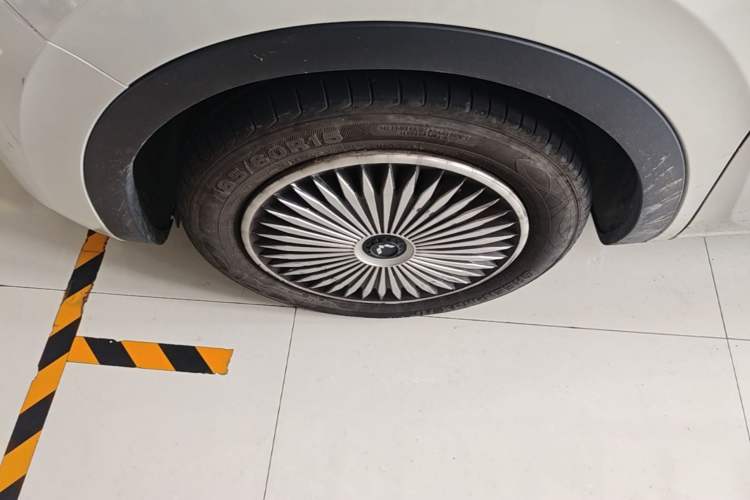 Used Wuling Bingo 2023 333 km Lingxi Connected+ Version Left Front Wheel Hub