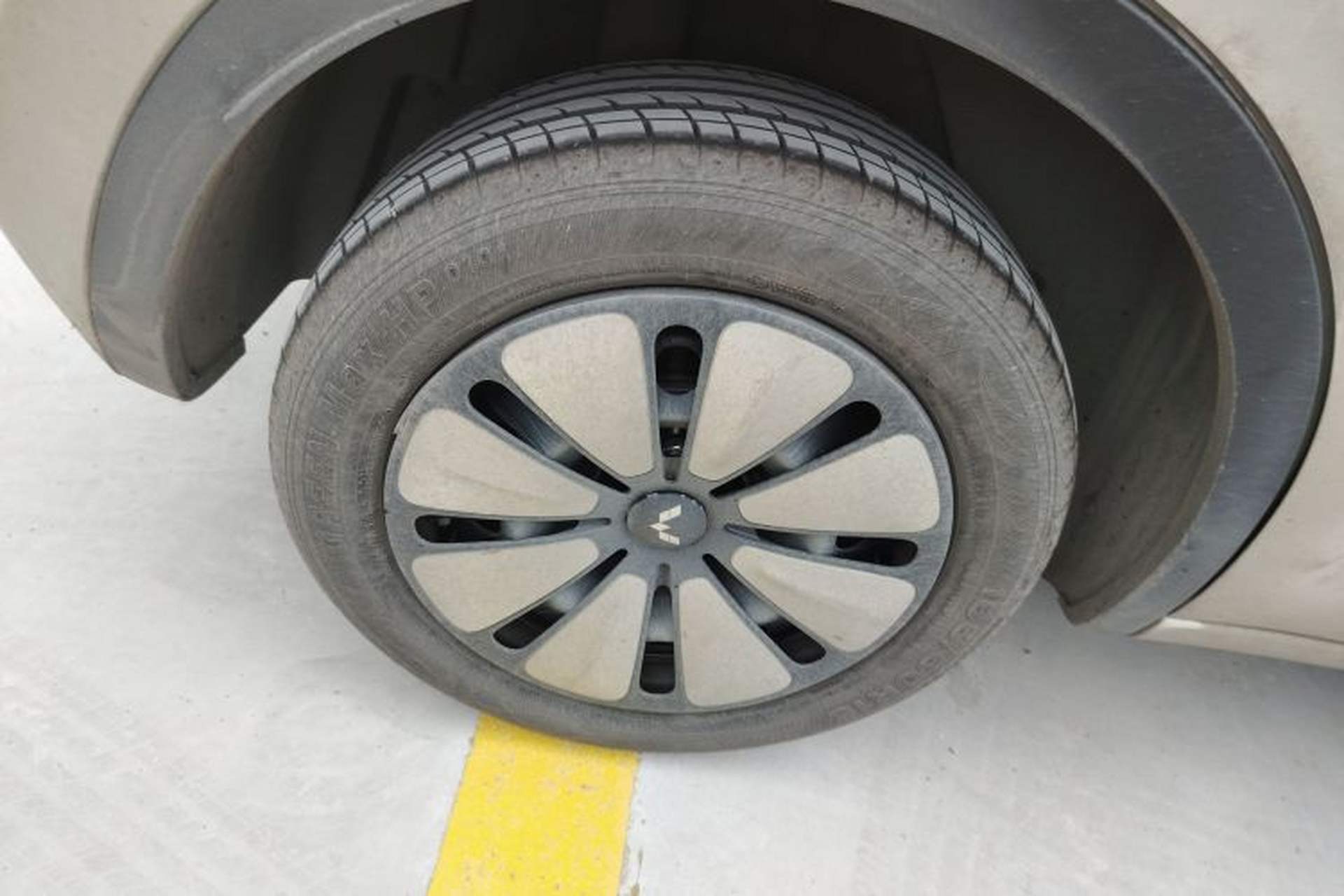 Used Wuling Bingo 2023 410 km Lingxi Deluxe Edition Left Front Wheel Hub