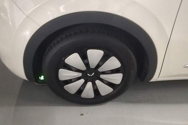 Used Wuling Bingo 2023 333 km Fast-Share Version Left Front Wheel Hub