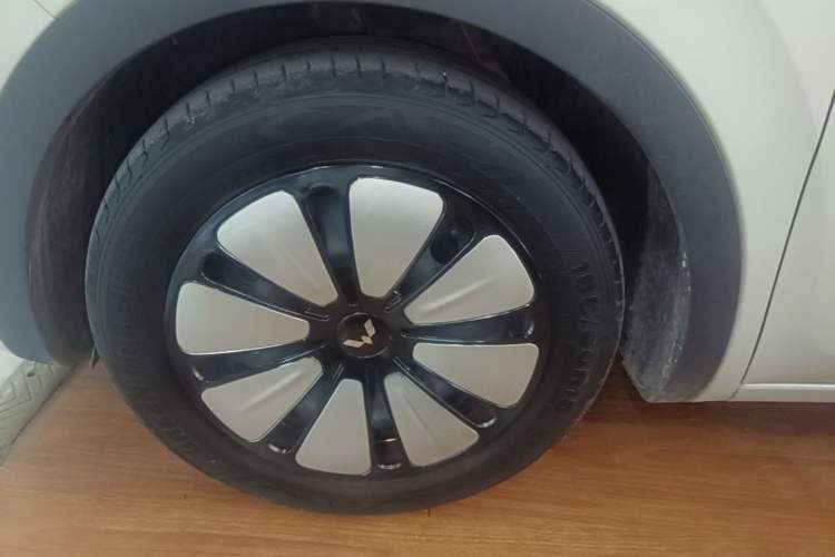 Used Wuling Bingo 2023 333 km Lingxi Connected Version Left Front Wheel Hub