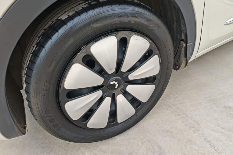 Used Wuling Bingo 2023 410 km Lingxi Deluxe Edition Left Front Wheel Hub
