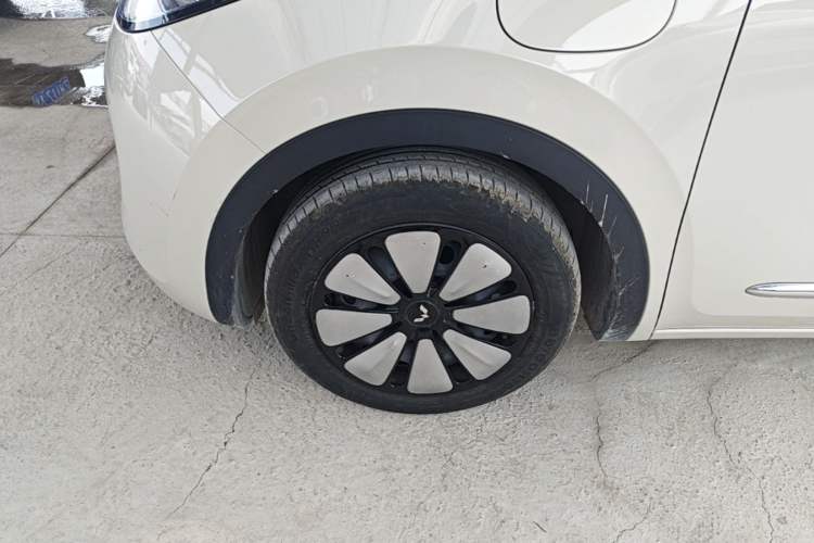 Used Wuling Bingo 2023 410 km Lingxi Deluxe Edition Left Front Wheel Hub