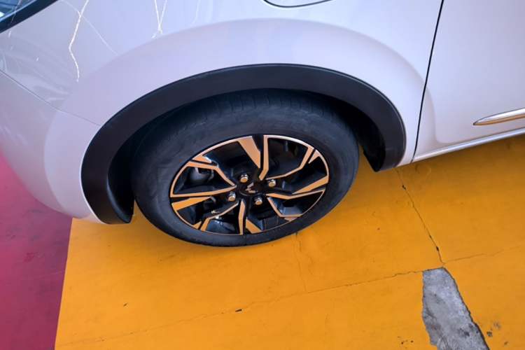 Used Wuling Bingo 2023 410 km Lingxi Deluxe Edition Left Front Wheel Hub