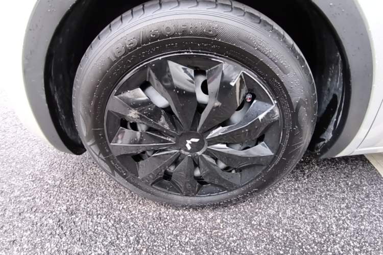 Used Wuling Bingo 2023 333 km Enjoyment Version Left Front Wheel Hub