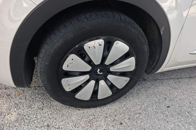 Used Wuling Bingo 2023 410 km Lingxi Deluxe Edition Left Front Wheel Hub