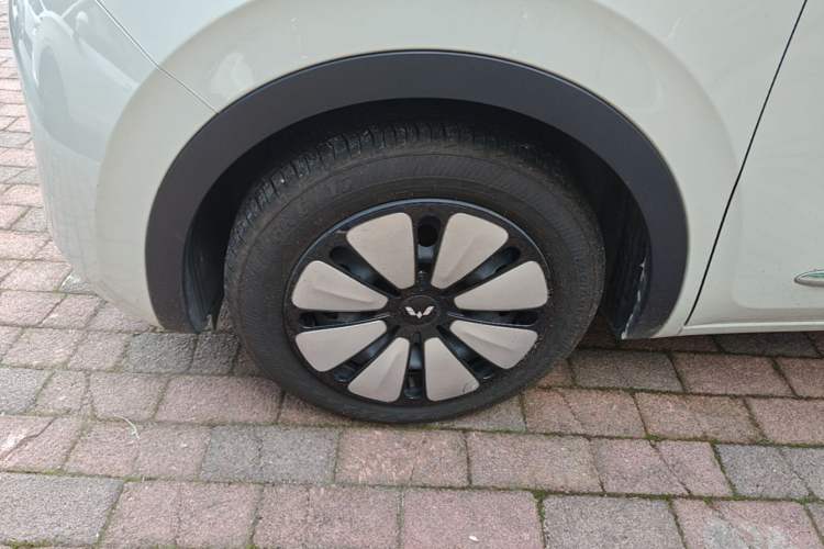 Used Wuling Bingo 2023 410 km Lingxi Deluxe Edition Left Front Wheel Hub