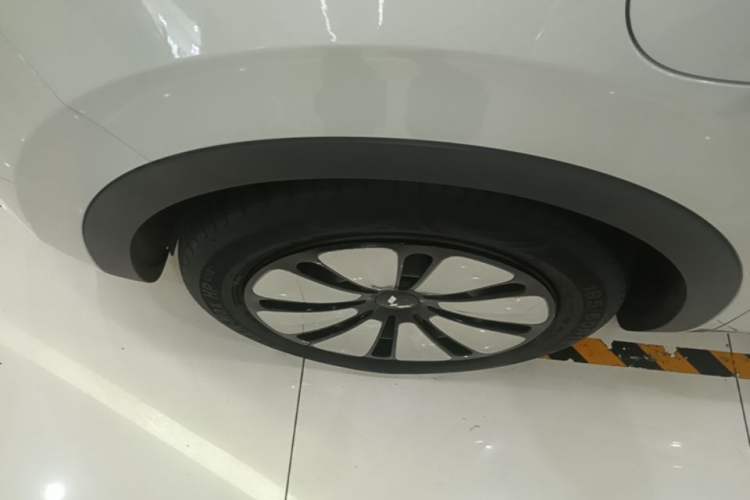Used Wuling Bingo 2023 333 km Lingxi Connected Version Left Front Wheel Hub