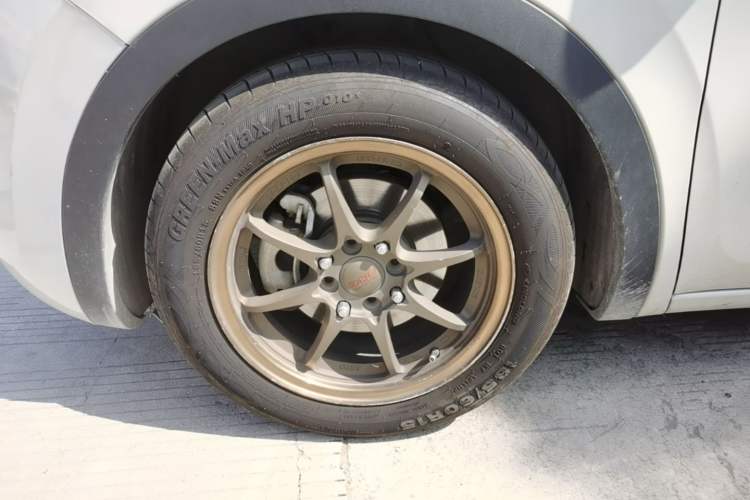 Used Wuling Bingo 2023 333 km Lingxi Connected+ Version Left Front Wheel Hub