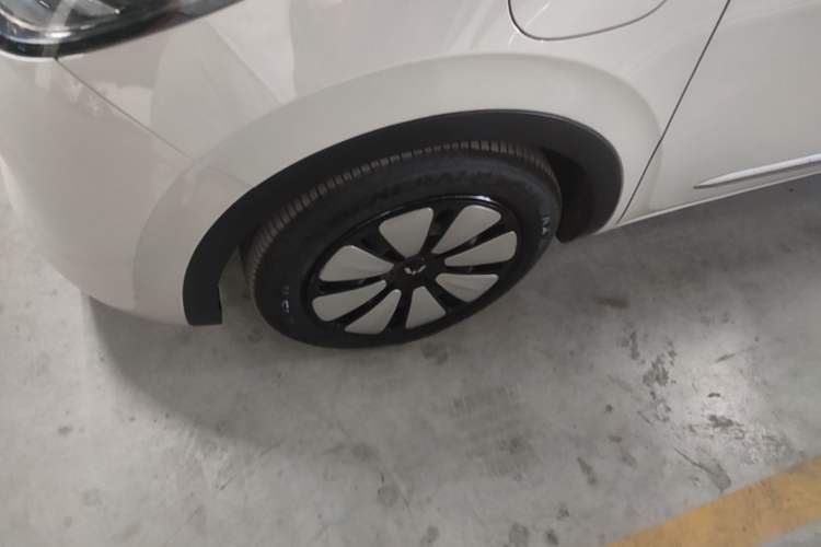 Used Wuling Bingo 2023 333 km Lingxi Connected Version Left Front Wheel Hub
