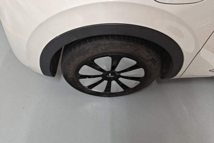Used Wuling Bingo 2023 333 km Enjoyment Version Left Front Wheel Hub