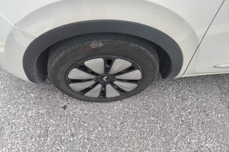 Used Wuling Bingo 2023 410 km Lingxi Deluxe Edition Left Front Wheel Hub