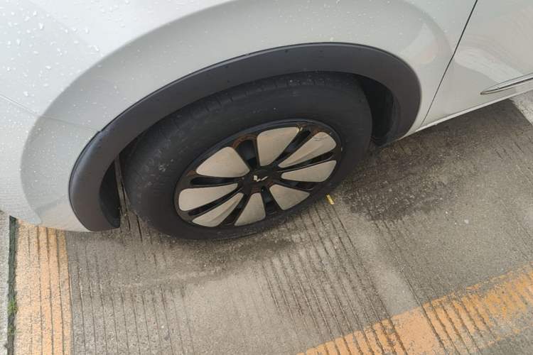 Used Wuling Bingo 2023 333 km Lingxi Connected Version Left Front Wheel Hub