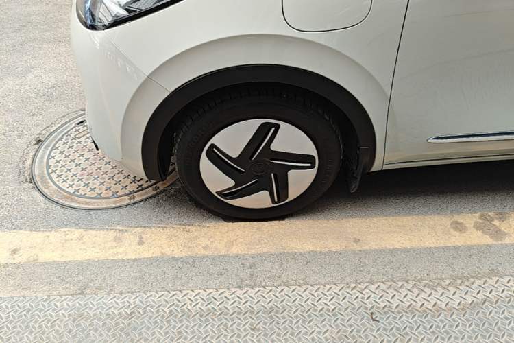 Used Wuling Bingo 2023 333 km Lingxi Connected+ Version Left Front Wheel Hub