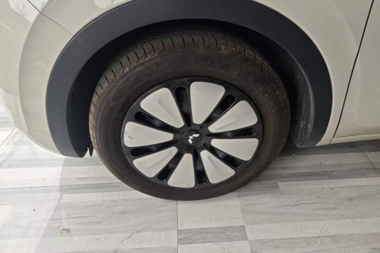 Used Wuling Bingo 2023 333 km Lingxi Connected Version Left Front Wheel Hub