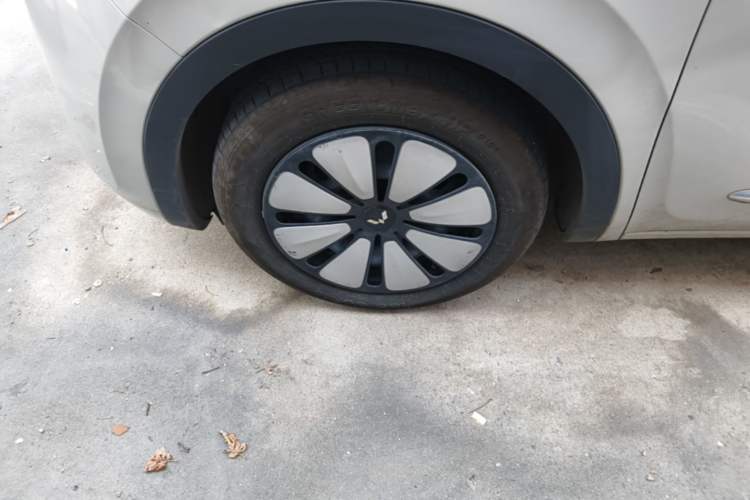 Used Wuling Bingo 2023 410 km Lingxi Deluxe Edition Left Front Wheel Hub