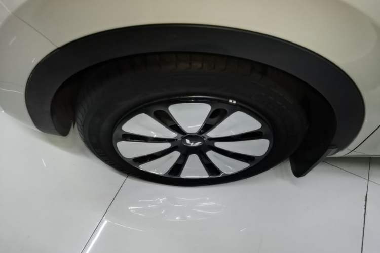 Used Wuling Bingo 2023 333 km Lingxi Connected+ Version Left Front Wheel Hub